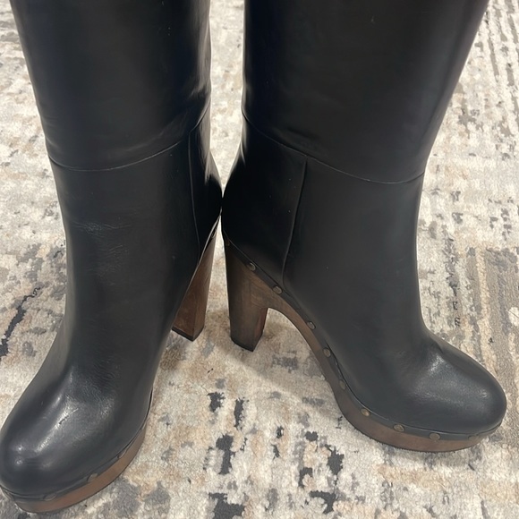 Polo Ralph Lauren
Vachetta Calfskin Clog Boot New Size 7.5B Style Number: 543140 - Picture 9 of 9